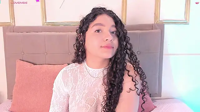 amandalee01 online show from February 7, 2026, 7:55 pm