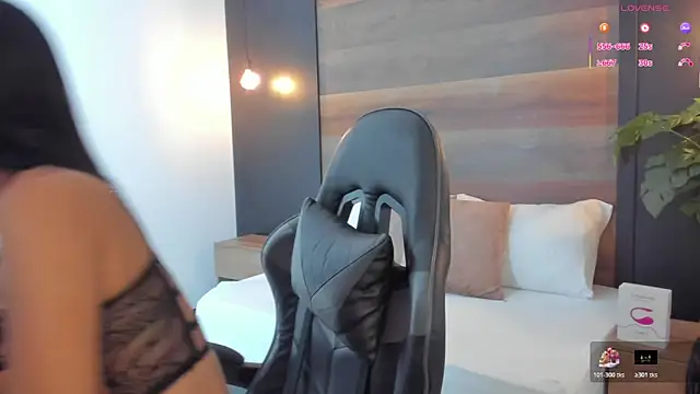 Snapshot of stephanya_ chatting on November 1, 2025, 6:57 pm stephanya  online show from November 1, 2025, 6:57 pm