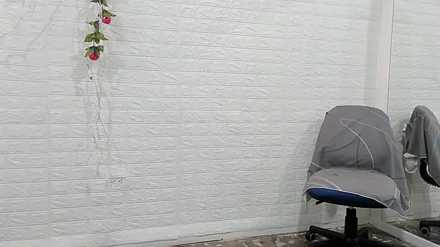 CHantal 33 online show from December 29, 2024, 4:51 pm