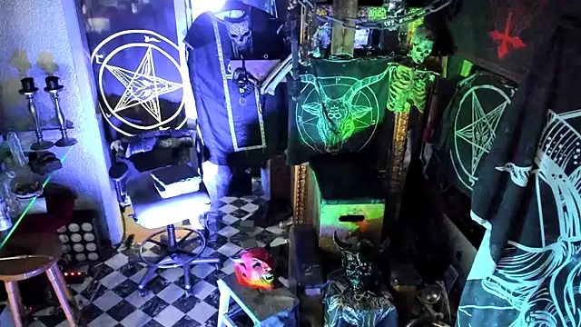 Snapshot of BULGEDEMON chatting on October 31, 2025, 8:33 am BULGEDEMON online show from October 31, 2025, 8:33 am