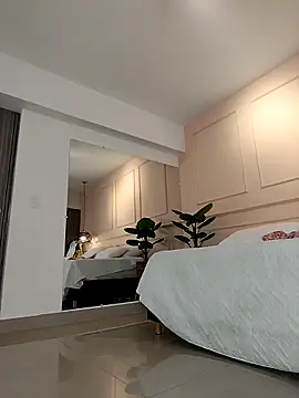 Snapshot of SHARONN____ chatting on October 14, 2025, 4:24 am SHARONN     online show from October 14, 2025, 4:24 am