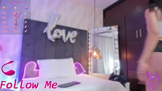 Snapshot of SHARONN____ chatting on March 6, 2025, 3:35 am SHARONN     online show from March 6, 2025, 3:35 am