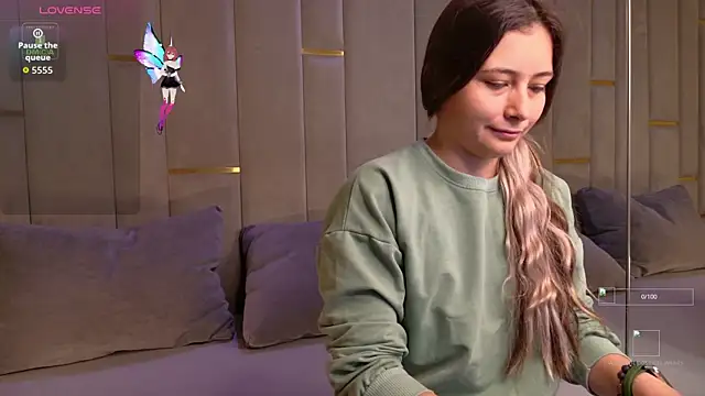 Ishtar Divine online show from September 22, 2025, 10:32 am