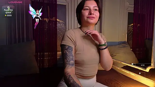 Ishtar Divine online show from October 8, 2025, 4:25 am