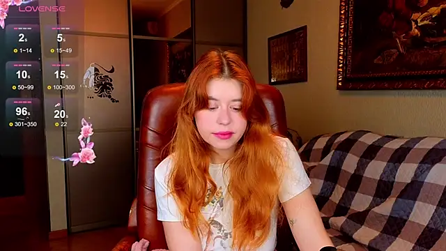 Snapshot of Penny_Staaar chatting on October 15, 2025, 5:28 am Penny Staaar online show from October 15, 2025, 5:28 am