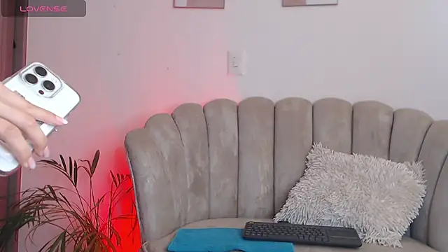 Tamaraa Serra online show from March 13, 2025, 4:56 pm