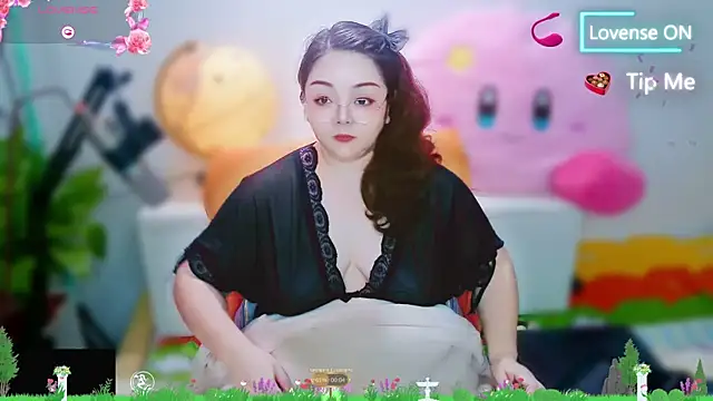 Weiwei5200 online show from November 2, 2025, 3:06 pm