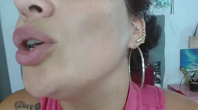 Snapshot of Chanel_Foxx_ chatting on March 7, 2025, 1:31 am Chanel Foxx online show from March 7, 2025, 1:31 am