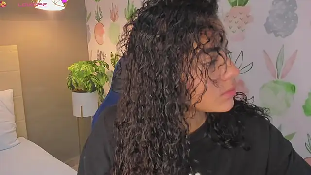 Snapshot of yaya23x chatting on October 7, 2025, 2:18 pm yaya23x online show from October 7, 2025, 2:18 pm