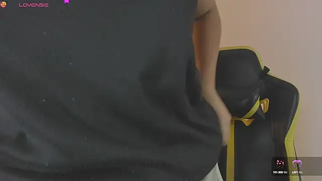 Snapshot of yaya23x chatting on September 24, 2025, 1:39 pm yaya23x online show from September 24, 2025, 1:39 pm