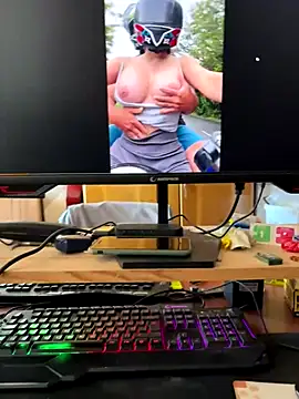 Snapshot of denizli18 chatting on December 17, 2025, 12:43 pm denizli18 online show from December 17, 2025, 12:43 pm