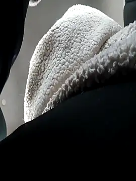 tuty Tap online show from December 3, 2025, 8:19 pm