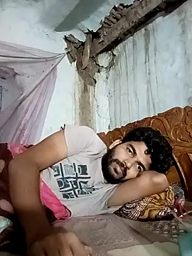 Snapshot of Roni1028 chatting on October 13, 2025, 8:21 pm Roni1028 online show from October 13, 2025, 8:21 pm