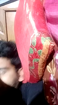 Snapshot of Roni1028 chatting on December 10, 2024, 1:54 am Roni1028 online show from December 10, 2024, 1:54 am