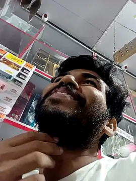 Snapshot of Roni1028 chatting on October 15, 2025, 2:03 pm Roni1028 online show from October 15, 2025, 2:03 pm