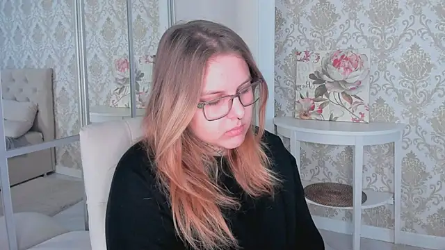 Snapshot of EngelCoombs chatting on December 15, 2024, 6:15 pm EngelCoombs online show from December 15, 2024, 6:15 pm