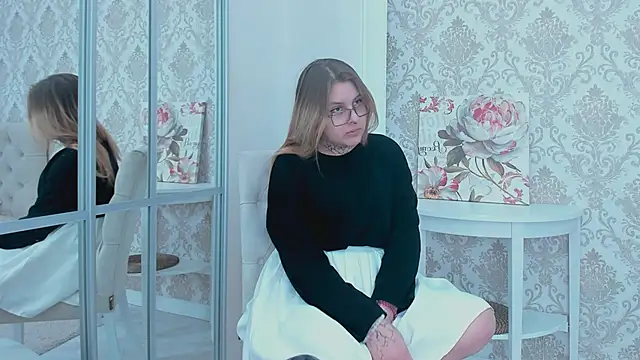 Snapshot of EngelCoombs chatting on December 14, 2024, 5:47 pm EngelCoombs online show from December 14, 2024, 5:47 pm