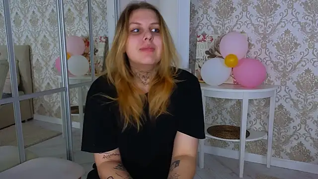 Snapshot of EngelCoombs chatting on December 11, 2024, 10:16 pm EngelCoombs online show from December 11, 2024, 10:16 pm