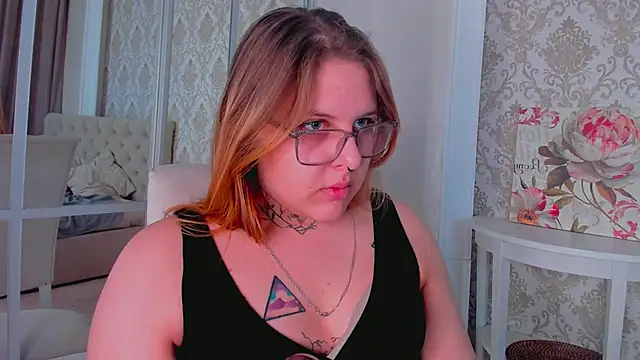 Snapshot of EngelCoombs chatting on December 14, 2024, 8:51 pm EngelCoombs online show from December 14, 2024, 8:51 pm