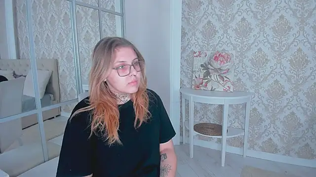 Snapshot of EngelCoombs chatting on December 12, 2024, 6:10 pm EngelCoombs online show from December 12, 2024, 6:10 pm