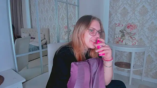 Snapshot of EngelCoombs chatting on December 12, 2024, 10:20 pm EngelCoombs online show from December 12, 2024, 10:20 pm