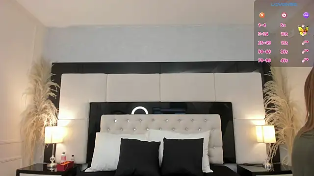 Snapshot of CarlaRossi_ chatting on October 3, 2025, 7:37 pm CarlaRossi  online show from October 3, 2025, 7:37 pm