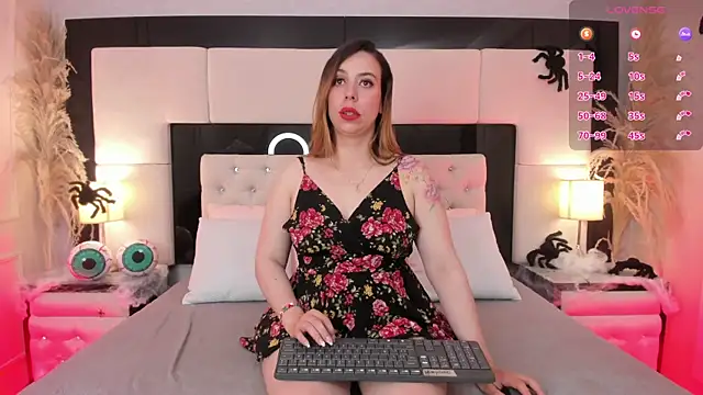 Snapshot of CarlaRossi_ chatting on October 30, 2025, 7:44 pm CarlaRossi  online show from October 30, 2025, 7:44 pm