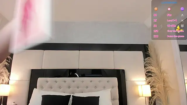 Snapshot of CarlaRossi_ chatting on October 2, 2025, 7:39 pm CarlaRossi  online show from October 2, 2025, 7:39 pm