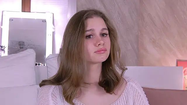 EllieHayes online show from October 3, 2025, 5:36 pm