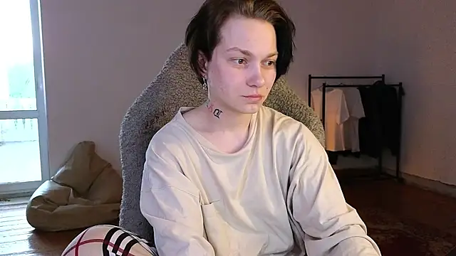 esajukyy online show from June 2, 2026, 2:06 pm
