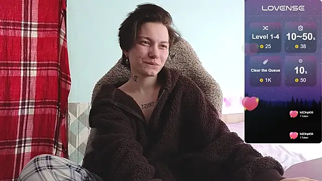 esajukyy online show from October 1, 2025, 8:19 am