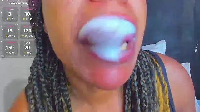 Snapshot of KamariaFyre chatting on October 14, 2025, 1:56 pm KamariaFyre online show from October 14, 2025, 1:56 pm