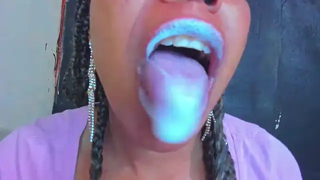 Snapshot of KamariaFyre chatting on September 28, 2025, 11:01 pm KamariaFyre online show from September 28, 2025, 11:01 pm