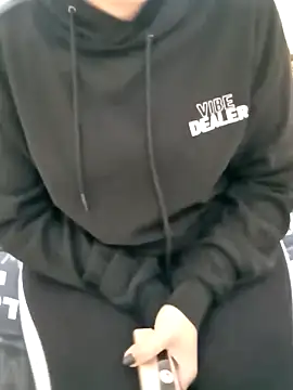 ShadiaStar online show from November 26, 2025, 7:41 am