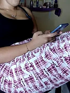 ShadiaStar online show from October 2, 2025, 1:25 pm