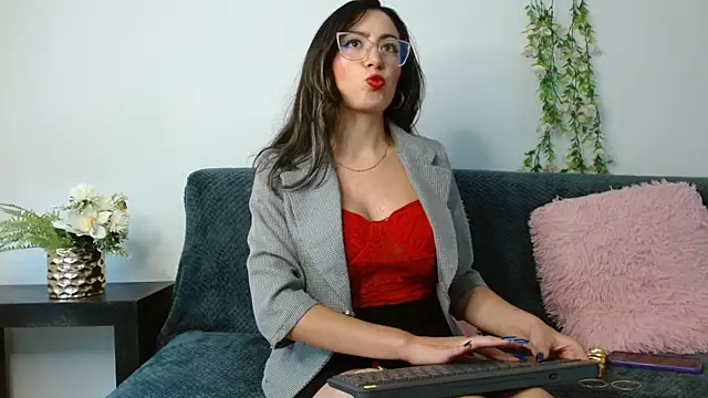Snapshot of Kendal_Mosk chatting on January 16, 2025, 7:10 pm Kendal Mosk online show from January 16, 2025, 7:10 pm