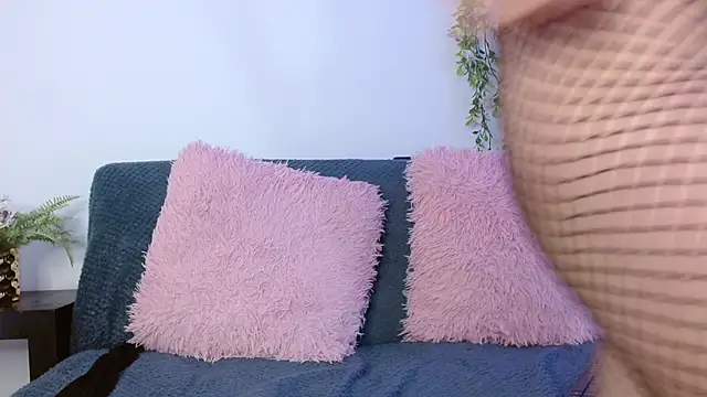 Snapshot of Kendal_Mosk chatting on September 19, 2025, 8:24 pm Kendal Mosk online show from September 19, 2025, 8:24 pm