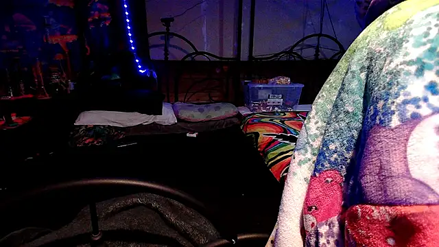 Snapshot of Stonermama666420 chatting on October 9, 2025, 3:29 am Stonermama666420 online show from October 9, 2025, 3:29 am