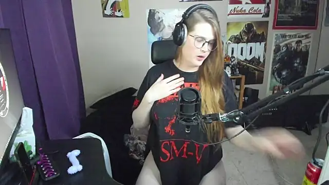 Snapshot of HannahCastle96 chatting on December 10, 2024, 6:11 am HannahCastle96 online show from December 10, 2024, 6:11 am