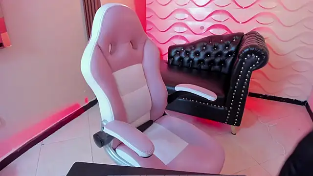 natasha adams22 online show from October 24, 2025, 12:42 am