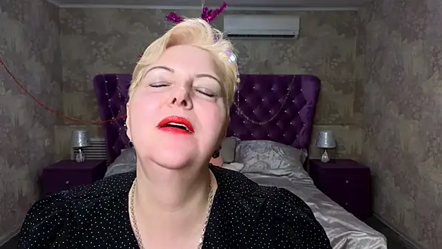 Sandra Snow online show from February 12, 2025, 8:29 pm