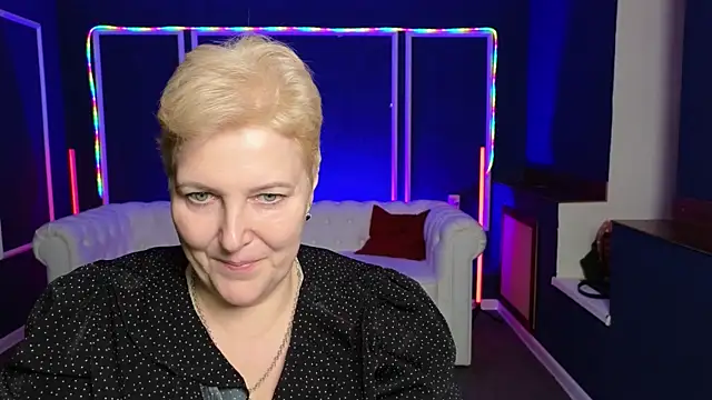 Sandra Snow online show from January 6, 2025, 8:39 pm