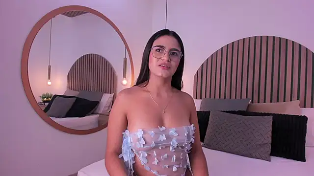 StefaBrown online show from September 19, 2025, 1:37 pm