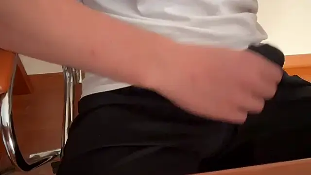 Axeeeeeeeeeeeel online show from October 24, 2025, 3:33 pm