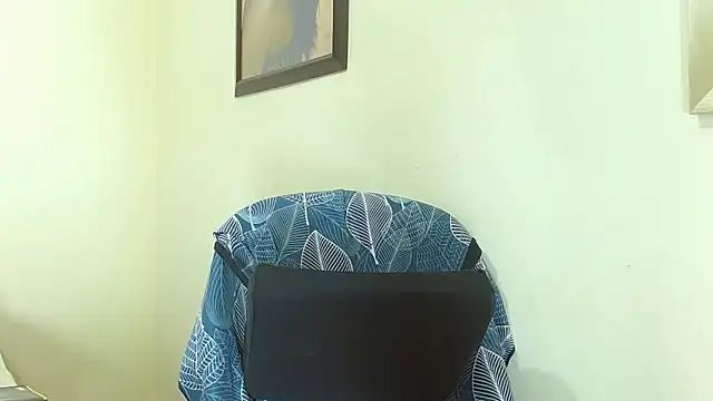 katerineleon online show from November 12, 2025, 8:56 pm