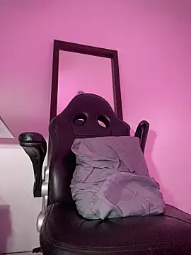 Junihn0 online show from October 8, 2025, 8:53 pm