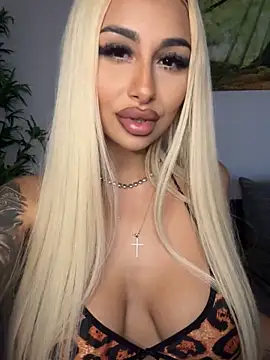 Snapshot of GoldenAmber chatting on September 19, 2025, 10:36 pm GoldenAmber online show from September 19, 2025, 10:36 pm