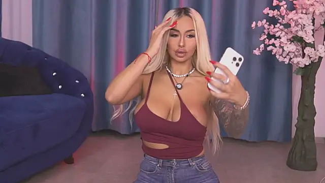 Snapshot of GoldenAmber chatting on October 14, 2025, 4:35 am GoldenAmber online show from October 14, 2025, 4:35 am