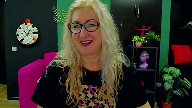 ChristyBrooks online show from February 4, 2025, 12:11 pm