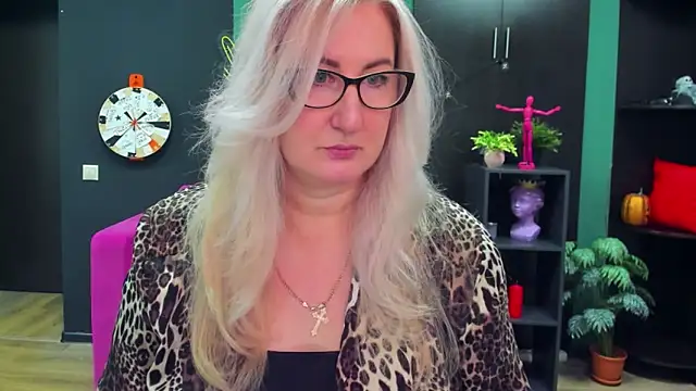 ChristyBrooks online show from February 27, 2025, 1:17 pm